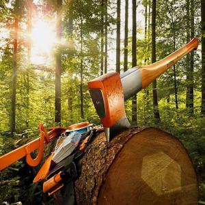 Handwerkzeuge und Forstzubehör